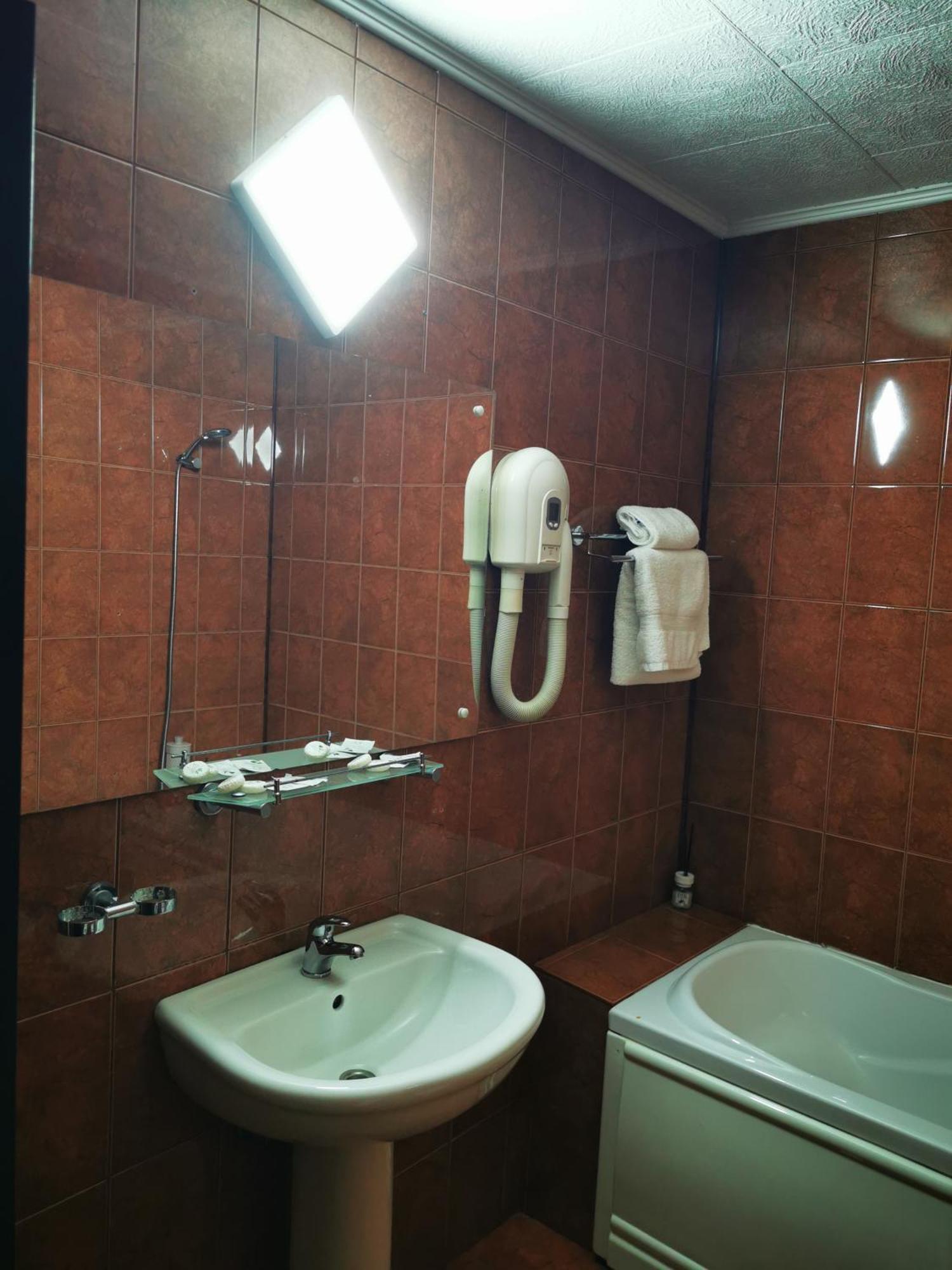 Casa Simescu II Vandrarhem Caransebeş Exteriör bild